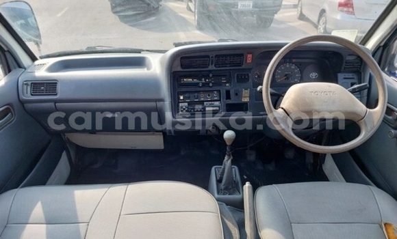 Buy Used Toyota Hiace White Car in Beitbridge in Matabeleland South Buy Used Toyota Hiace White Car in Beitbridge in Matabeleland South