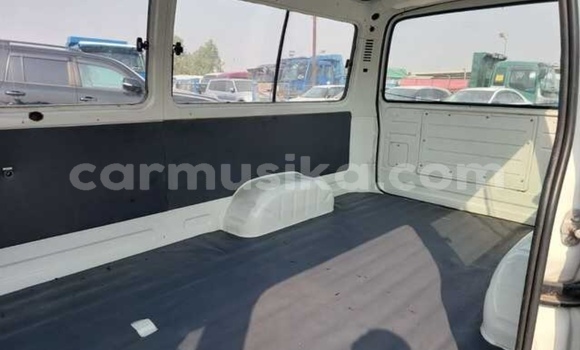 Buy Used Toyota Hiace White Car in Beitbridge in Matabeleland South Buy Used Toyota Hiace White Car in Beitbridge in Matabeleland South