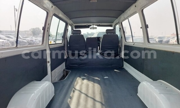 Buy Used Toyota Hiace White Car in Beitbridge in Matabeleland South Buy Used Toyota Hiace White Car in Beitbridge in Matabeleland South