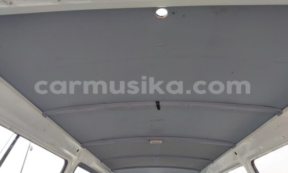 Buy Used Toyota Hiace White Car in Beitbridge in Matabeleland South Buy Used Toyota Hiace White Car in Beitbridge in Matabeleland South