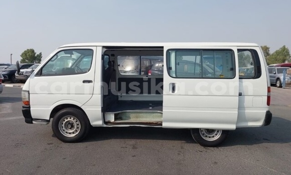 Buy Used Toyota Hiace White Car in Beitbridge in Matabeleland South Buy Used Toyota Hiace White Car in Beitbridge in Matabeleland South