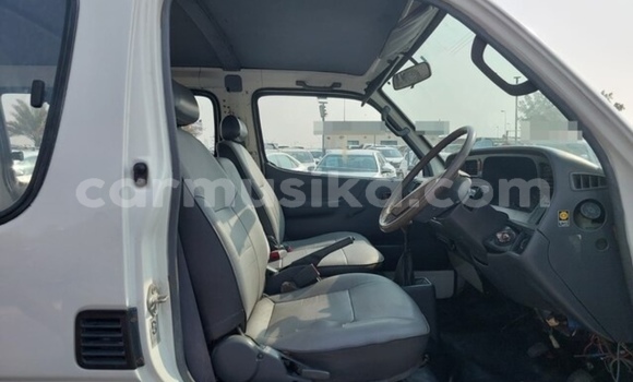 Buy Used Toyota Hiace White Car in Beitbridge in Matabeleland South Buy Used Toyota Hiace White Car in Beitbridge in Matabeleland South