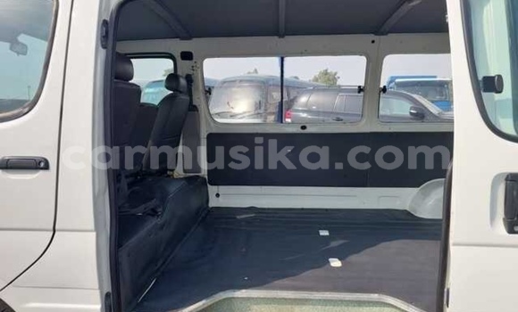 Buy Used Toyota Hiace White Car in Beitbridge in Matabeleland South Buy Used Toyota Hiace White Car in Beitbridge in Matabeleland South