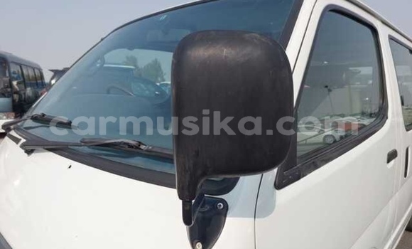 Buy Used Toyota Hiace White Car in Beitbridge in Matabeleland South Buy Used Toyota Hiace White Car in Beitbridge in Matabeleland South