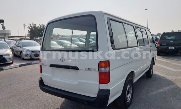 Buy Used Toyota Hiace White Car in Beitbridge in Matabeleland South Buy Used Toyota Hiace White Car in Beitbridge in Matabeleland South