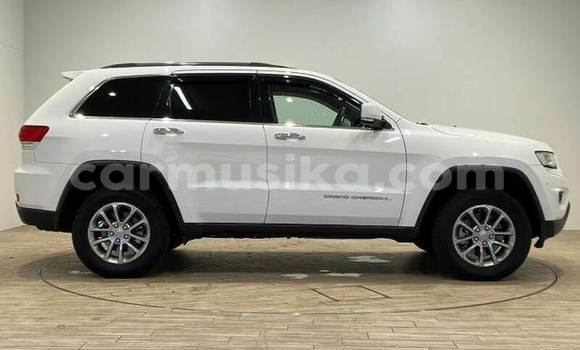 Buy Used Jeep Grand Cherokee White Car in Beitbridge in Matabeleland South Buy Used Jeep Grand Cherokee White Car in Beitbridge in Matabeleland South