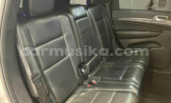 Buy Used Jeep Grand Cherokee White Car in Beitbridge in Matabeleland South Buy Used Jeep Grand Cherokee White Car in Beitbridge in Matabeleland South