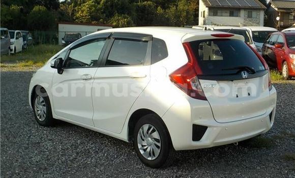 Nunua Ilio tumika Honda Fit Nyeupe Gari ndani ya Bulawayo nchini Bulawayo Nunua Ilio tumika Honda Fit Nyeupe Gari ndani ya Bulawayo nchini Bulawayo