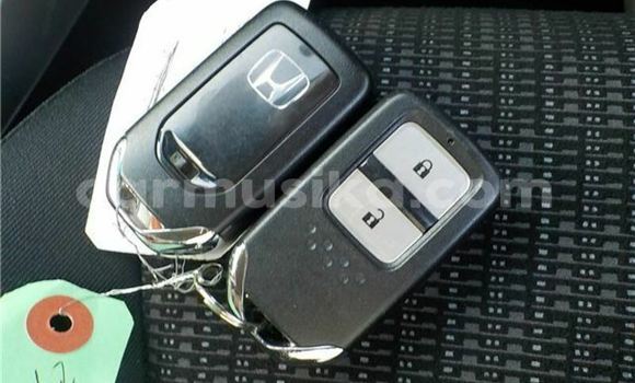 Nunua Ilio tumika Honda Fit Nyeupe Gari ndani ya Bulawayo nchini Bulawayo Nunua Ilio tumika Honda Fit Nyeupe Gari ndani ya Bulawayo nchini Bulawayo