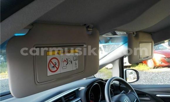 Nunua Ilio tumika Honda Fit Nyeupe Gari ndani ya Bulawayo nchini Bulawayo Nunua Ilio tumika Honda Fit Nyeupe Gari ndani ya Bulawayo nchini Bulawayo