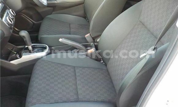 Nunua Ilio tumika Honda Fit Nyeupe Gari ndani ya Bulawayo nchini Bulawayo Nunua Ilio tumika Honda Fit Nyeupe Gari ndani ya Bulawayo nchini Bulawayo