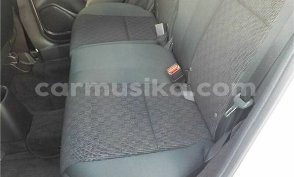 Nunua Ilio tumika Honda Fit Nyeupe Gari ndani ya Bulawayo nchini Bulawayo Nunua Ilio tumika Honda Fit Nyeupe Gari ndani ya Bulawayo nchini Bulawayo