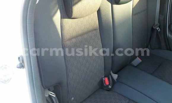 Nunua Ilio tumika Honda Fit Nyeupe Gari ndani ya Bulawayo nchini Bulawayo Nunua Ilio tumika Honda Fit Nyeupe Gari ndani ya Bulawayo nchini Bulawayo