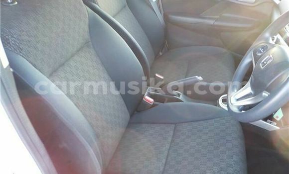 Nunua Ilio tumika Honda Fit Nyeupe Gari ndani ya Bulawayo nchini Bulawayo Nunua Ilio tumika Honda Fit Nyeupe Gari ndani ya Bulawayo nchini Bulawayo