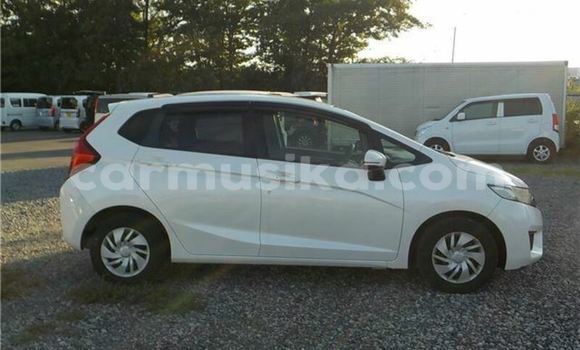 Nunua Ilio tumika Honda Fit Nyeupe Gari ndani ya Bulawayo nchini Bulawayo Nunua Ilio tumika Honda Fit Nyeupe Gari ndani ya Bulawayo nchini Bulawayo