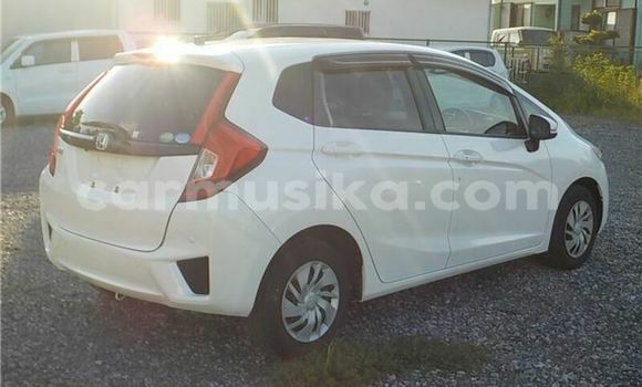 Nunua Ilio tumika Honda Fit Nyeupe Gari ndani ya Bulawayo nchini Bulawayo Nunua Ilio tumika Honda Fit Nyeupe Gari ndani ya Bulawayo nchini Bulawayo