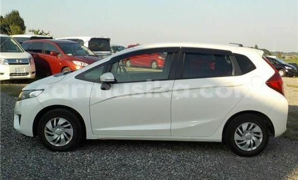 Nunua Ilio tumika Honda Fit Nyeupe Gari ndani ya Bulawayo nchini Bulawayo Nunua Ilio tumika Honda Fit Nyeupe Gari ndani ya Bulawayo nchini Bulawayo