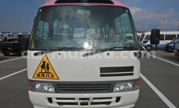 Nunua Ilio tumika Toyota Coaster Nyeupe Gari ndani ya Beitbridge nchini Matabeleland Kusini Nunua Ilio tumika Toyota Coaster Nyeupe Gari ndani ya Beitbridge nchini Matabeleland Kusini