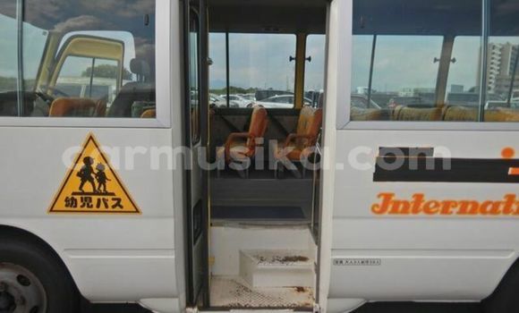 Nunua Ilio tumika Toyota Coaster Nyeupe Gari ndani ya Beitbridge nchini Matabeleland Kusini Nunua Ilio tumika Toyota Coaster Nyeupe Gari ndani ya Beitbridge nchini Matabeleland Kusini