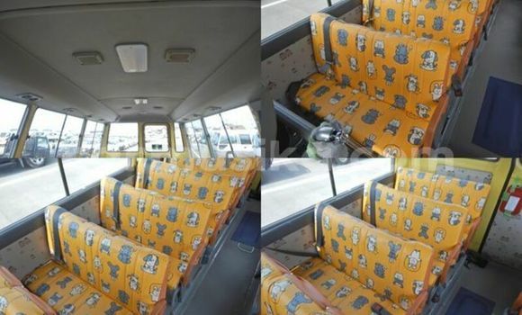 Nunua Ilio tumika Toyota Coaster Nyeupe Gari ndani ya Beitbridge nchini Matabeleland Kusini Nunua Ilio tumika Toyota Coaster Nyeupe Gari ndani ya Beitbridge nchini Matabeleland Kusini