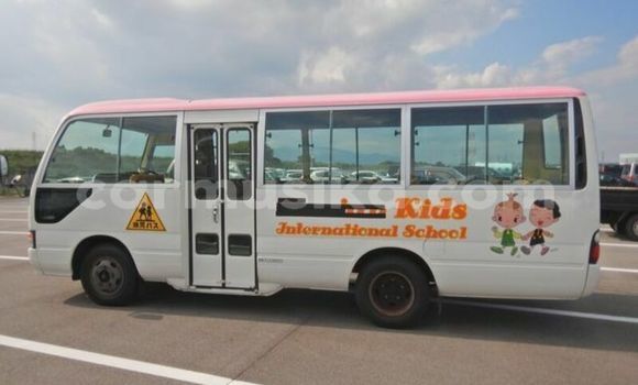 Nunua Ilio tumika Toyota Coaster Nyeupe Gari ndani ya Beitbridge nchini Matabeleland Kusini Nunua Ilio tumika Toyota Coaster Nyeupe Gari ndani ya Beitbridge nchini Matabeleland Kusini