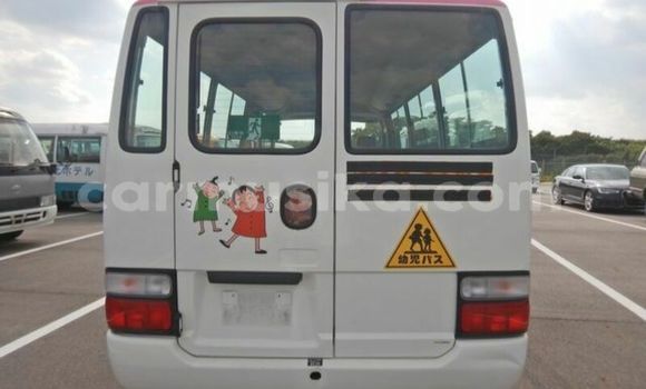 Nunua Ilio tumika Toyota Coaster Nyeupe Gari ndani ya Beitbridge nchini Matabeleland Kusini Nunua Ilio tumika Toyota Coaster Nyeupe Gari ndani ya Beitbridge nchini Matabeleland Kusini