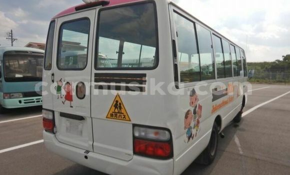 Nunua Ilio tumika Toyota Coaster Nyeupe Gari ndani ya Beitbridge nchini Matabeleland Kusini Nunua Ilio tumika Toyota Coaster Nyeupe Gari ndani ya Beitbridge nchini Matabeleland Kusini