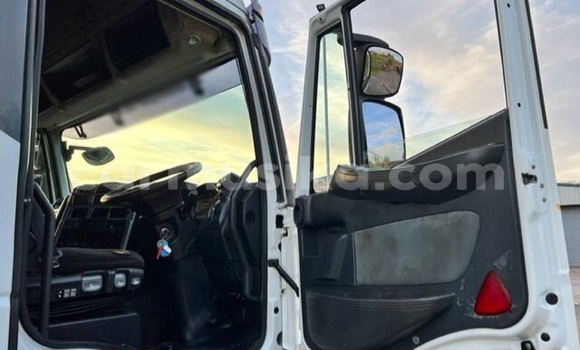 Acheter Occasion Utilitaire Iveco Cargo Blanc à Beitbridge, Matabeleland South Acheter Occasion Utilitaire Iveco Cargo Blanc à Beitbridge, Matabeleland South