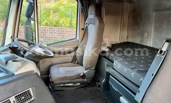 Acheter Occasion Utilitaire Iveco Cargo Blanc à Beitbridge, Matabeleland South Acheter Occasion Utilitaire Iveco Cargo Blanc à Beitbridge, Matabeleland South