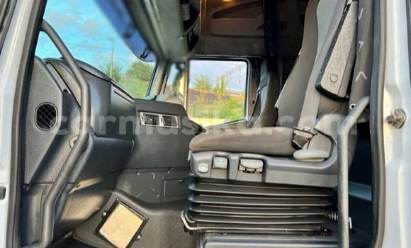 Acheter Occasion Utilitaire Iveco Cargo Blanc à Beitbridge, Matabeleland South Acheter Occasion Utilitaire Iveco Cargo Blanc à Beitbridge, Matabeleland South