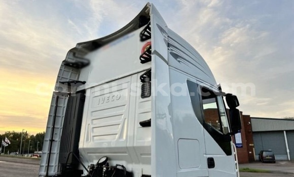 Acheter Occasion Utilitaire Iveco Cargo Blanc à Beitbridge, Matabeleland South Acheter Occasion Utilitaire Iveco Cargo Blanc à Beitbridge, Matabeleland South