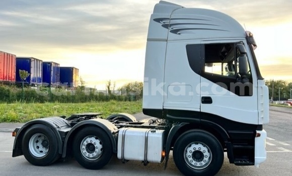 Acheter Occasion Utilitaire Iveco Cargo Blanc à Beitbridge, Matabeleland South Acheter Occasion Utilitaire Iveco Cargo Blanc à Beitbridge, Matabeleland South