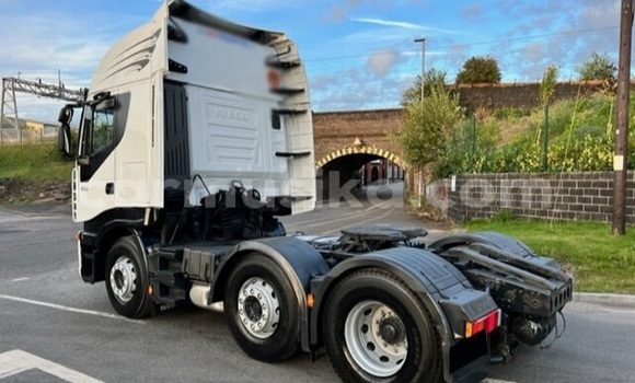 Acheter Occasion Utilitaire Iveco Cargo Blanc à Beitbridge, Matabeleland South Acheter Occasion Utilitaire Iveco Cargo Blanc à Beitbridge, Matabeleland South