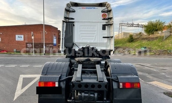Acheter Occasion Utilitaire Iveco Cargo Blanc à Beitbridge, Matabeleland South Acheter Occasion Utilitaire Iveco Cargo Blanc à Beitbridge, Matabeleland South