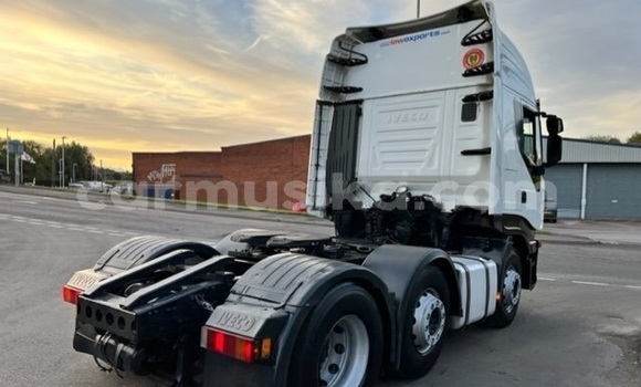 Acheter Occasion Utilitaire Iveco Cargo Blanc à Beitbridge, Matabeleland South Acheter Occasion Utilitaire Iveco Cargo Blanc à Beitbridge, Matabeleland South