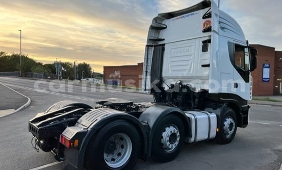 Acheter Occasion Utilitaire Iveco Cargo Blanc à Beitbridge, Matabeleland South Acheter Occasion Utilitaire Iveco Cargo Blanc à Beitbridge, Matabeleland South