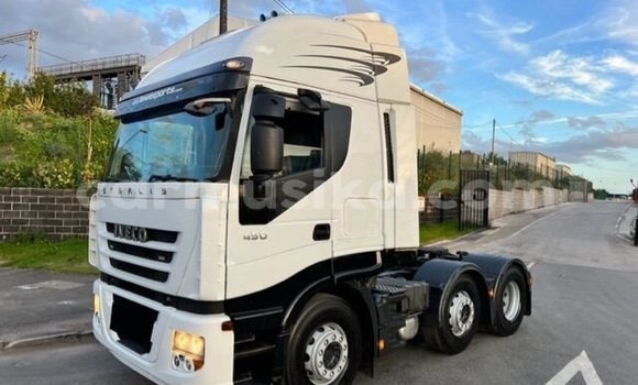 Acheter Occasion Utilitaire Iveco Cargo Blanc à Beitbridge, Matabeleland South Acheter Occasion Utilitaire Iveco Cargo Blanc à Beitbridge, Matabeleland South