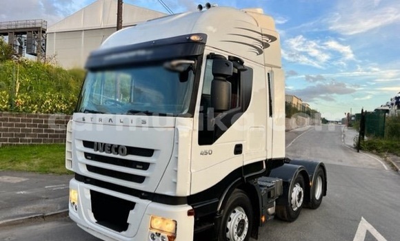 Acheter Occasion Utilitaire Iveco Cargo Blanc à Beitbridge, Matabeleland South Acheter Occasion Utilitaire Iveco Cargo Blanc à Beitbridge, Matabeleland South