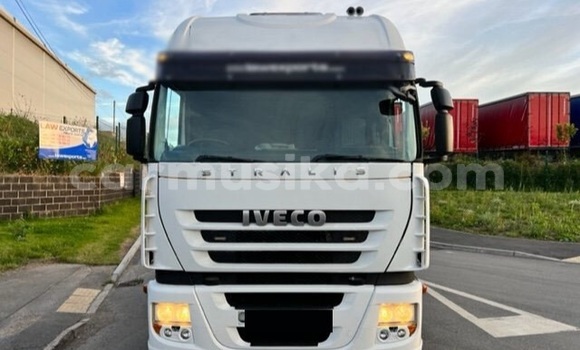 Acheter Occasion Utilitaire Iveco Cargo Blanc à Beitbridge, Matabeleland South Acheter Occasion Utilitaire Iveco Cargo Blanc à Beitbridge, Matabeleland South