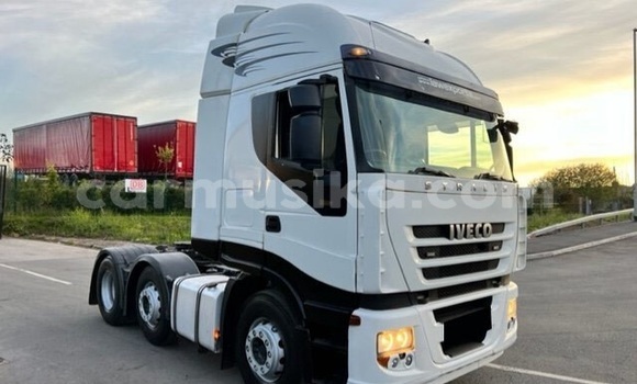 Acheter Occasion Utilitaire Iveco Cargo Blanc à Beitbridge, Matabeleland South Acheter Occasion Utilitaire Iveco Cargo Blanc à Beitbridge, Matabeleland South