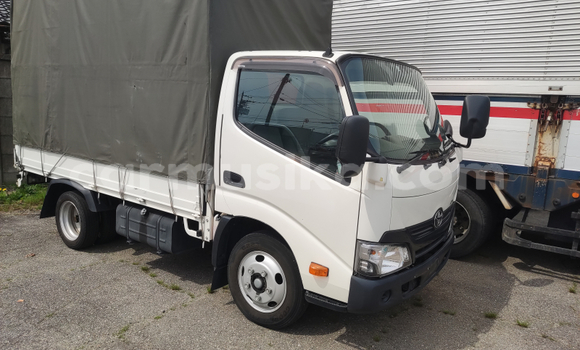 Nunua Ilio tumika Toyota Dyna Nyeupe Gari ndani ya Beitbridge nchini Matabeleland Kusini