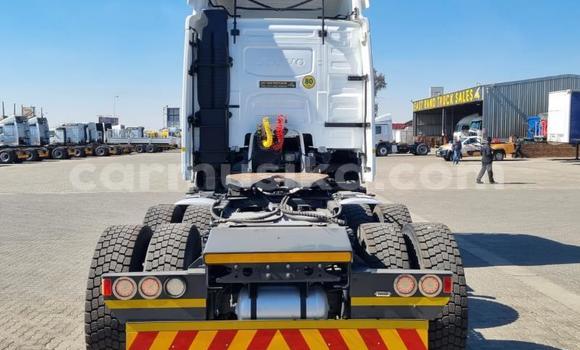 Acheter Occasion Utilitaire Volvo F4 Blanc à Beitbridge, Matabeleland South Acheter Occasion Utilitaire Volvo F4 Blanc à Beitbridge, Matabeleland South