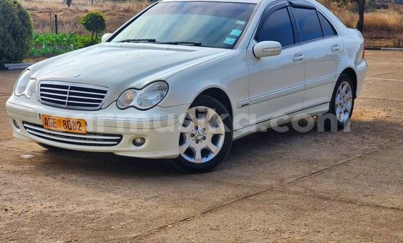 Acheter Occasion Voiture Mercedes-Benz C-Classe Blanc à Harare, Harare Acheter Occasion Voiture Mercedes-Benz C-Classe Blanc à Harare, Harare