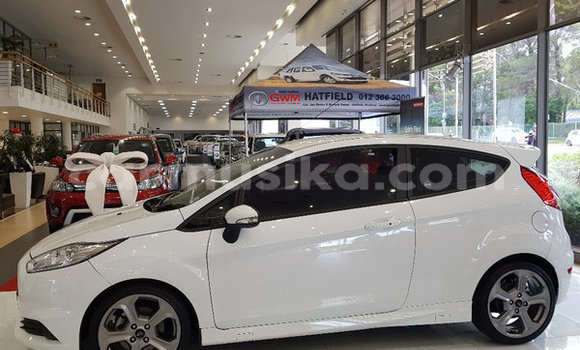 Nunua Ilio tumika Ford Fiesta ST Nyeupe Gari ndani ya Beitbridge nchini Matabeleland Kusini Nunua Ilio tumika Ford Fiesta ST Nyeupe Gari ndani ya Beitbridge nchini Matabeleland Kusini