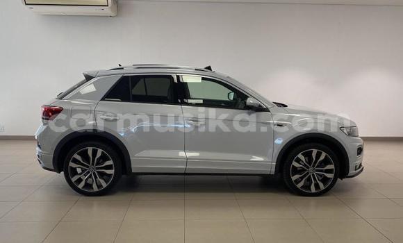 Acheter Occasion Voiture Volkswagen T-Roc Blanc à Harare, Harare Acheter Occasion Voiture Volkswagen T-Roc Blanc à Harare, Harare