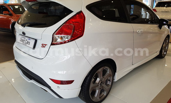 Nunua Ilio tumika Ford Fiesta ST Nyeupe Gari ndani ya Beitbridge nchini Matabeleland Kusini Nunua Ilio tumika Ford Fiesta ST Nyeupe Gari ndani ya Beitbridge nchini Matabeleland Kusini