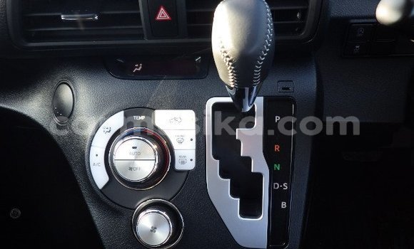 Acheter Occasion Voiture Toyota Sienta Rouge à Beitbridge, Matabeleland South Acheter Occasion Voiture Toyota Sienta Rouge à Beitbridge, Matabeleland South