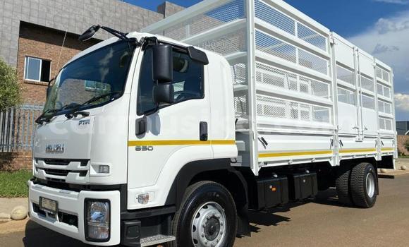 Nunua Ilio tumika Isuzu FTR 850 Nyeupe Lori ndani ya Beitbridge nchini Matabeleland Kusini