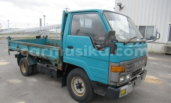 Buy Used Toyota Dyna Blue Truck in Beitbridge in Matabeleland South