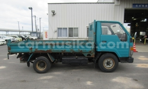 Nunua Ilio tumika Toyota Dyna Bluu Lori ndani ya Beitbridge nchini Matabeleland Kusini Nunua Ilio tumika Toyota Dyna Bluu Lori ndani ya Beitbridge nchini Matabeleland Kusini